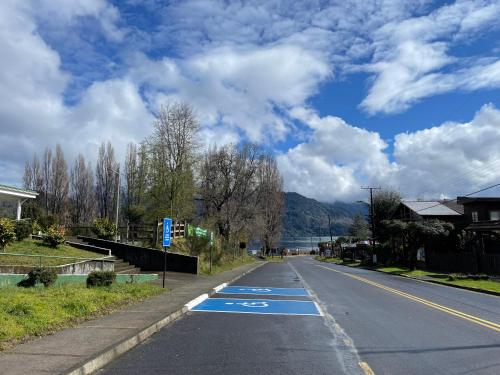 an empty street with a bike lane on the road at Casa en Choshuenco a 180 metros de la Playa, Panguipulli, Los Ríos in Panguipulli