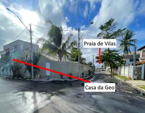 a house on the side of a street with a red arrow at Casa Moderna com 2 Suites e Home Office na Praia in Lauro de Freitas