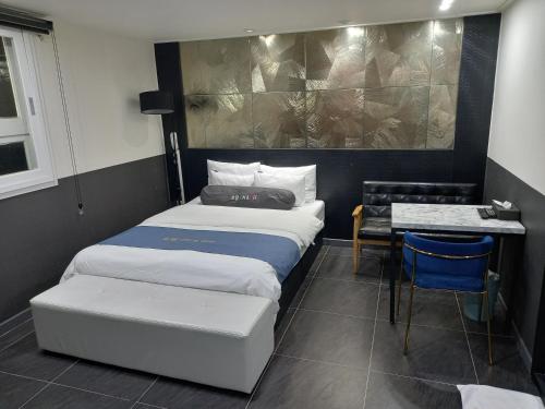 Кровать или кровати в номере On & Off Hotel Bupyeong