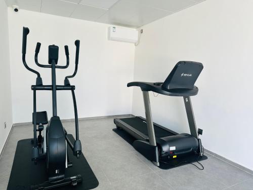 Fitness centrum a/nebo fitness zařízení v ubytování LNCommunity Guangzhou Haizhu Branch