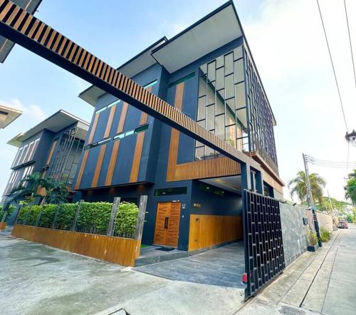 a blue building with a fence in front of it at Huge Luxury, 3 Bedroom, private pool villa near to the beach - Jomtien - LV99 in Jomtien Beach