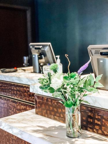 a vase filled with flowers sitting on a counter at Hotel Felix in Chicago