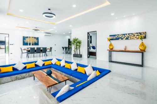 Χώρος καθιστικού στο Mango Hill Residence