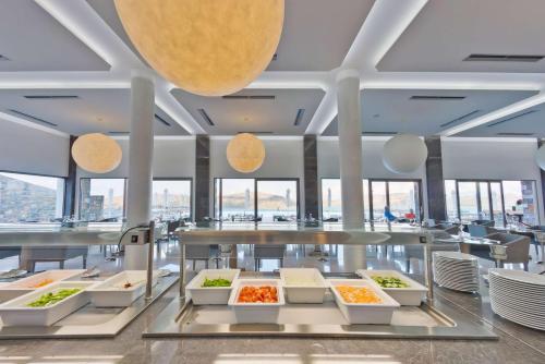 Еда / где поесть недалеко от курортного отеля