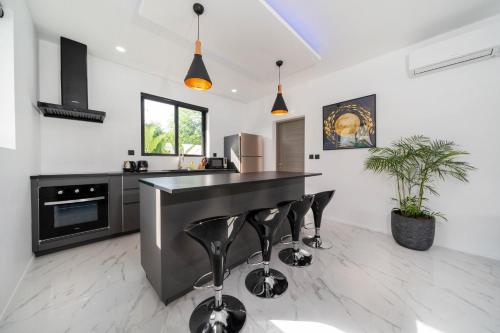 Η κουζίνα ή μικρή κουζίνα στο Mango Hill Residence
