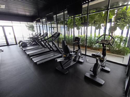 Het fitnesscentrum en/of fitnessfaciliteiten van Penang Georgetown KT Home for 8 pax