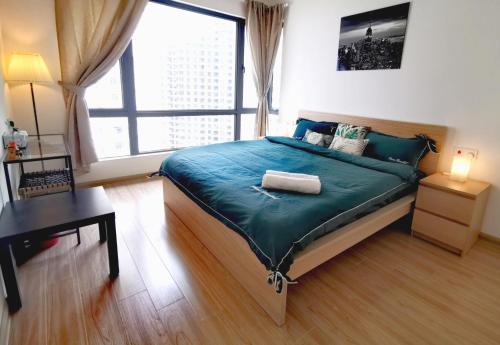 a bedroom with a bed and a large window at Trival The Elegant Retreat Forest City, Johor Bahru in Johor Bahru