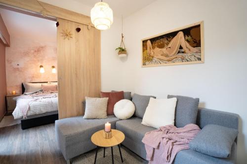 Postel nebo postele na pokoji v ubytování Pretty Jolie Romantic Getaway