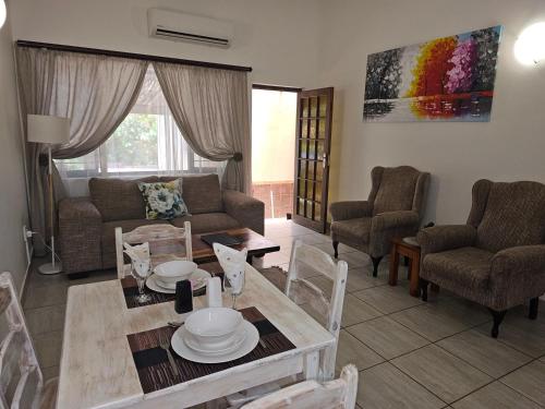 Χώρος καθιστικού στο Ndiza Lodge and Cabanas