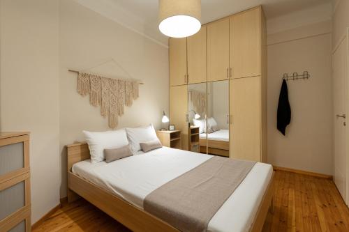 Ένα ή περισσότερα κρεβάτια σε δωμάτιο στο #FLH -The Singing Leaf, Thessaloniki