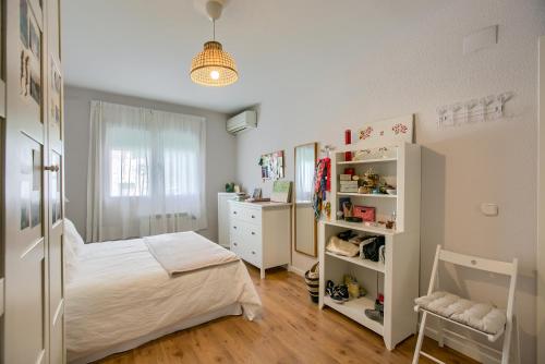 Katil atau katil-katil dalam bilik di Chalet con Piscina en Aranjuez