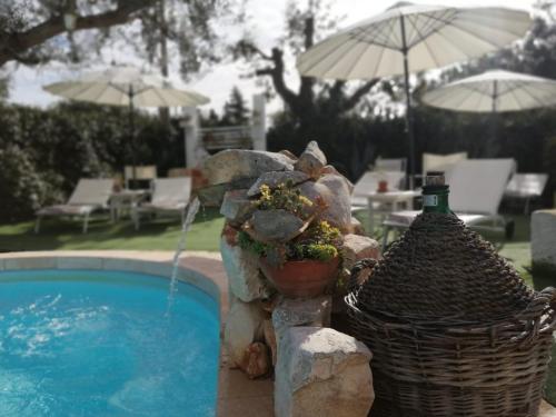 a water fountain next to a swimming pool at B&B Villa Nonna Maria in Castellana Grotte