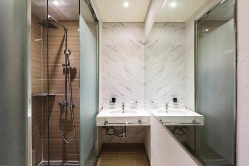 a bathroom with two sinks and a shower at Hotel The Sea Star in Incheon