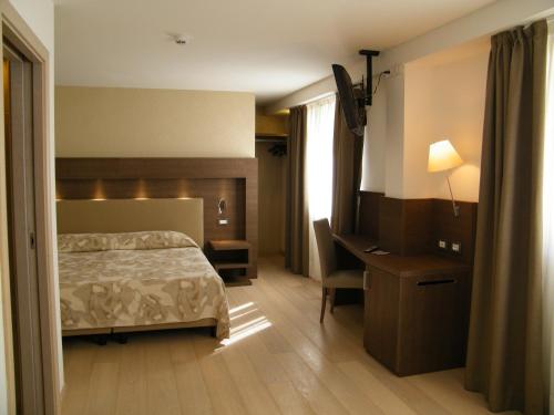 Ένα ή περισσότερα κρεβάτια σε δωμάτιο στο Grand Hotel Miramonti