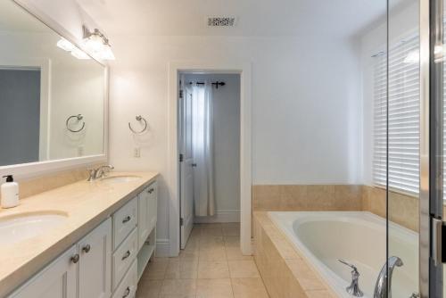 a bathroom with two sinks and a bath tub at Milpitas 4br w garage nr mall dining SFO-1593 in Milpitas