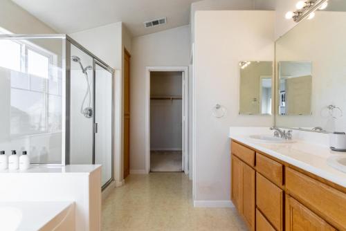 a bathroom with two sinks and a shower at Newark 4br w backyard patio ac garage SFO-1586 in Newark