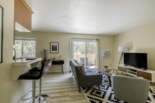 Gallery image of Fremont 2br w elevator ac nr bart dining SFO-1605 in Fremont