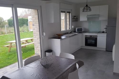 Dapur atau dapur kecil di Gîte 3 chambres neuf proche plage