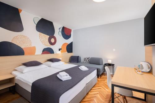 Кровать или кровати в номере Solar Beach Inn