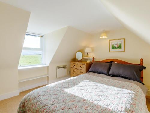 a bedroom with a bed and a window at 3 Bed in The Cairngorms 53150 in Dinnet