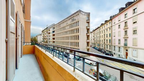 Beautiful modern apartment with balcony in Geneva