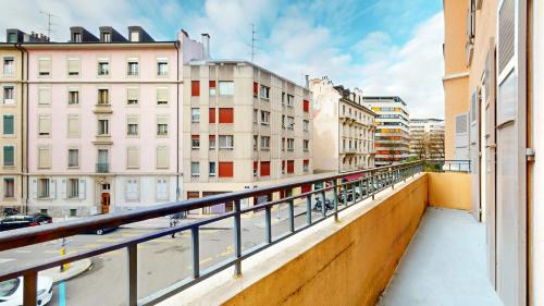 Beautiful modern apartment with balcony in Geneva