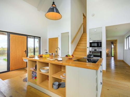 Kuchyň nebo kuchyňský kout v ubytování 3 Bed in Ashreigney 65743