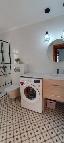 a washing machine in a kitchen with a sink at Top Floor Apartment-Beach-Pool-La Mata PMT17 in La Mata