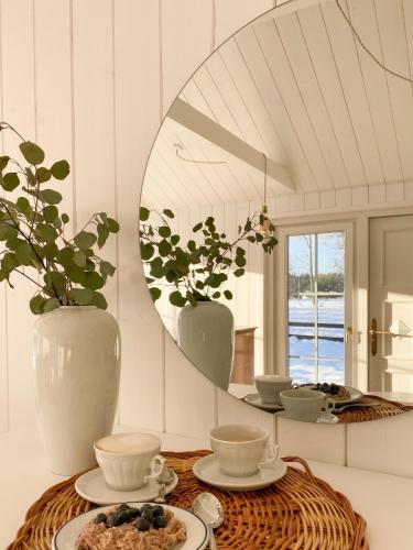a table with a mirror and a bowl of food at Ragnar Glamp Pitrags Lux in Pitragutsiyeme