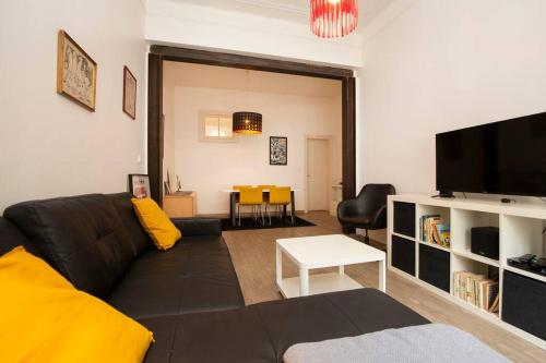 Vintage Apartment w/ Terrace
