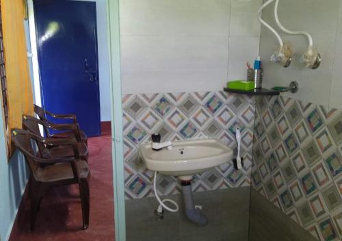 Koupelna v ubytování Navilu Kallu Homestay by StayApart