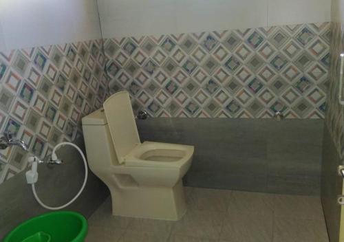 Koupelna v ubytování Navilu Kallu Homestay by StayApart