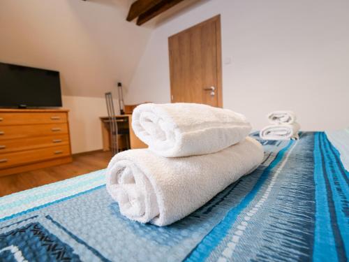 a pile of towels sitting on top of a bed at Chaloupka Na Pivovaře Seč in Seč