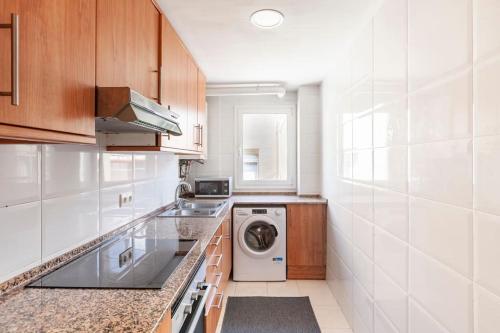 een keuken met wasmachine en droger bij First sea line nice duplex with terrace in Arenys de Mar