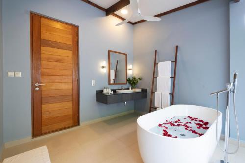 Koupelna v ubytování Ifuru Island Maldives - 24-Hours Premium All Inclusive