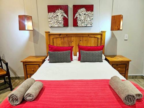 Postel nebo postele na pokoji v ubytování 2 Owls Guesthouse