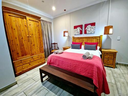 Postel nebo postele na pokoji v ubytování 2 Owls Guesthouse