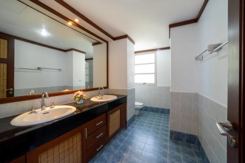 a bathroom with two sinks and a large mirror at Scenic Seaview Villa Sea Dream for 9, Tennis Court, 5min walk to Kata Noi Beach in Kata Beach