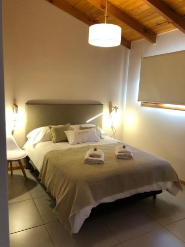 Un pat sau paturi într-o cameră la PARALELO hospedaje vacacional