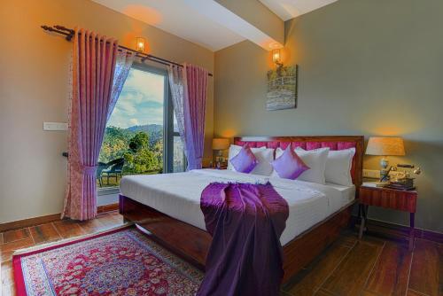 Ένα ή περισσότερα κρεβάτια σε δωμάτιο στο SaffronStays Edelweiss Estate Bluebell House