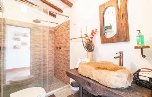 a bathroom with a shower and a toilet and a sink at HERMOSA CASA CAMPESTRE 