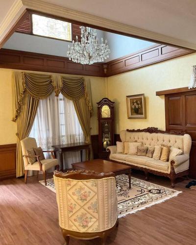 Χώρος καθιστικού στο Casa Setra Bandung