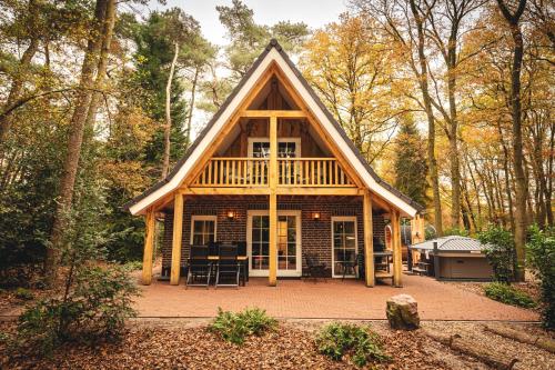 a cabin in the woods with a deck at 't Eekhoornnest in Soest