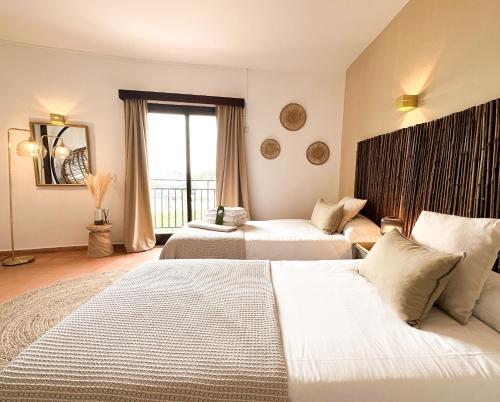 Un pat sau paturi într-o cameră la Hotel Galfi - Boutique & Adults Only