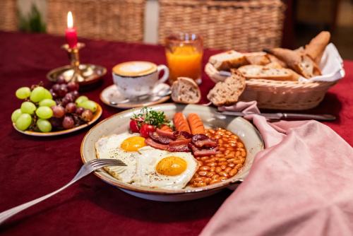 Afbeelding uit fotogalerij van Apex Hotel in Báč