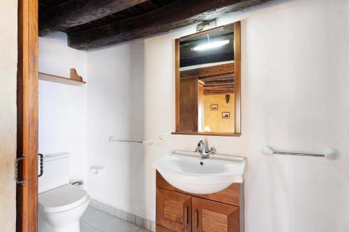 a bathroom with a sink and a toilet at El Lagar in Frontera