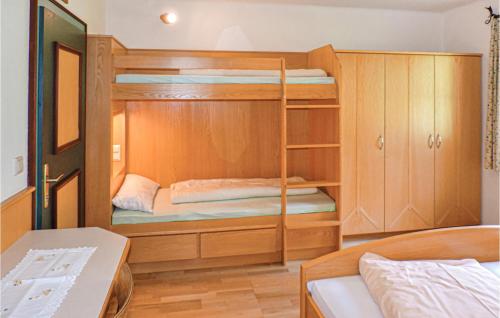 a bedroom with a bunk bed with a bunk bedouble at 2 Bedroom Cozy Apartment In Schladming in Gleiming