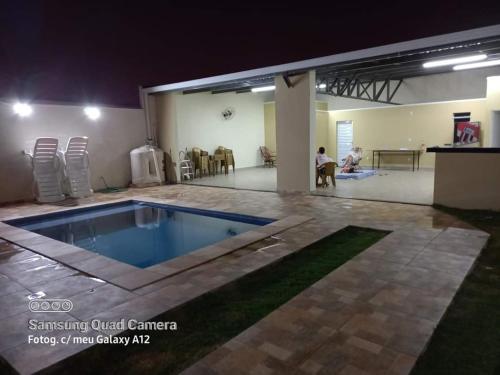 a swimming pool in the middle of a house at Chacara da Familia in Ribeirão Preto