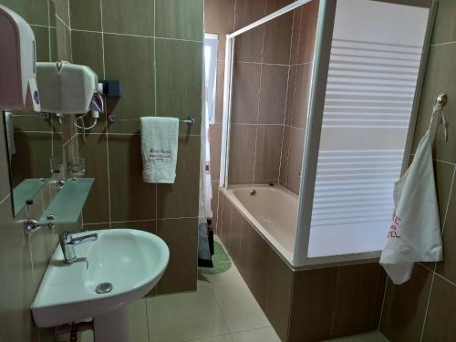 Ένα μπάνιο στο Hôtel Saïfee International