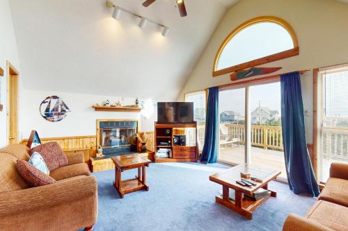 a living room with a couch and a fireplace at Nothern Comfort 85 in Waves